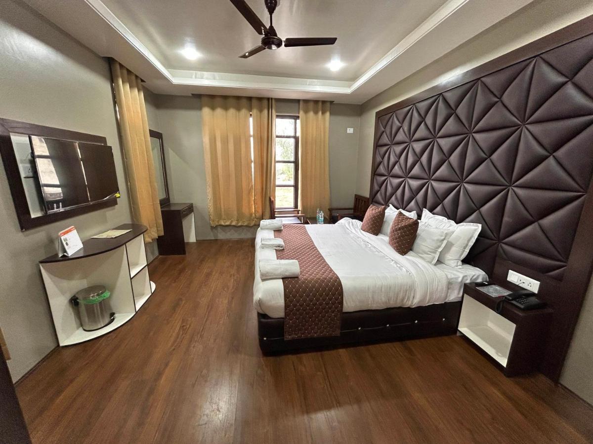 Fair Mount, Airport Road, Humhama Srinagar Hotel Exterior foto